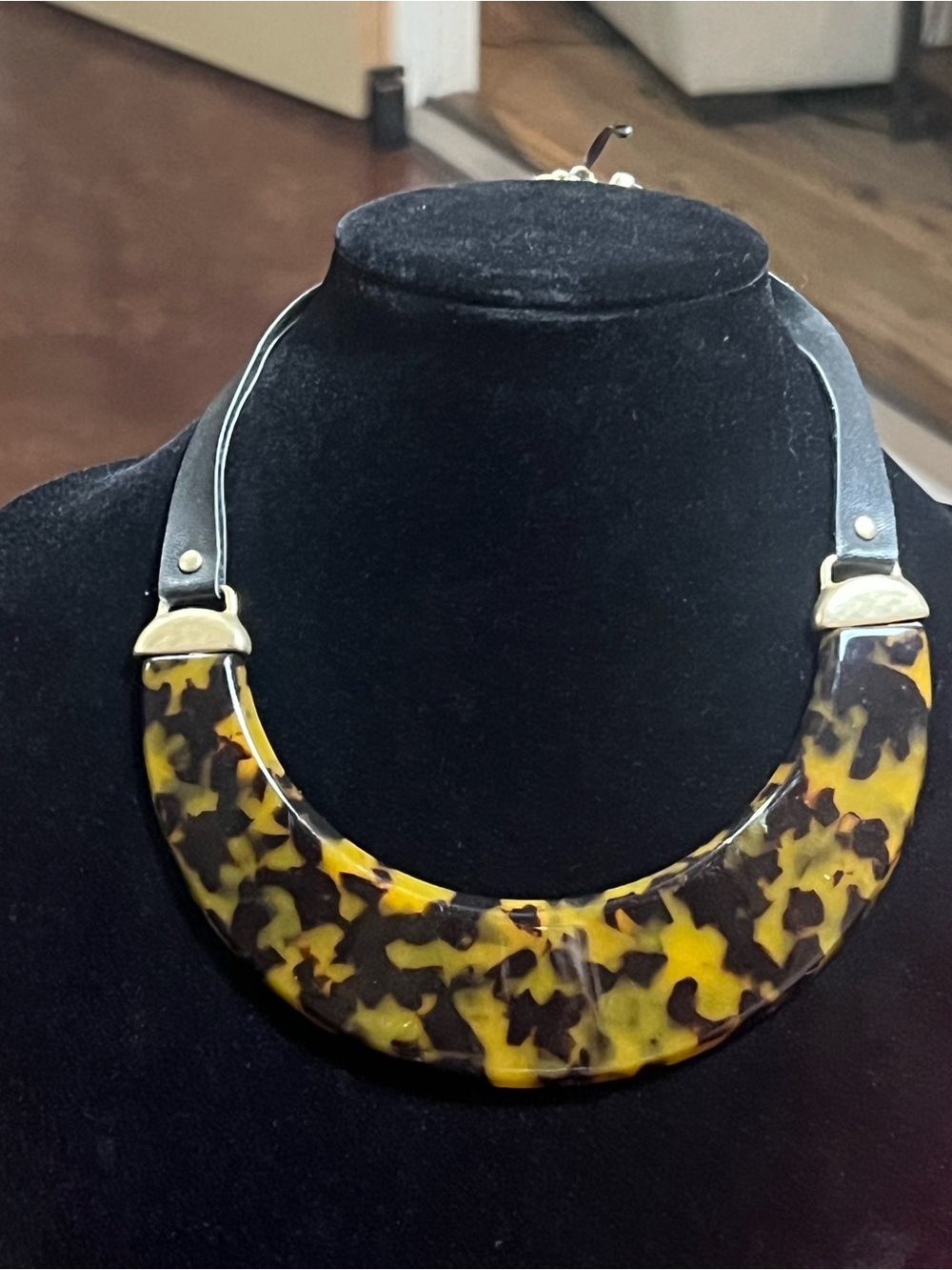 Chico's Faux Tortoiseshell-Pattern Collar Necklace in Yellow and Brown
